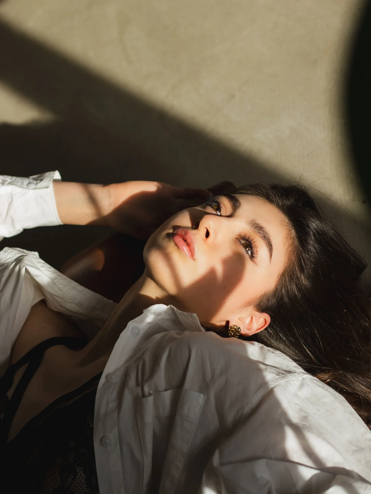 An expressive portrait with warm sunlight and sculptural shadows
